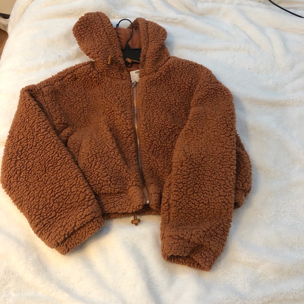 UO cropped Teddy Coat!!